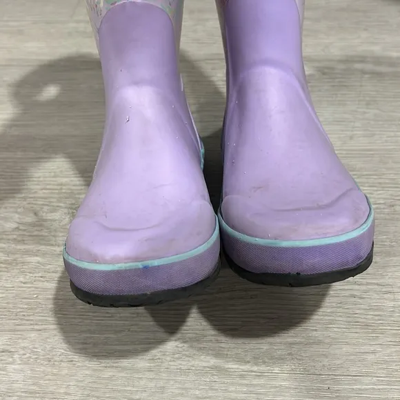 Bogs tie dye splatter rain boots in purple 3Y