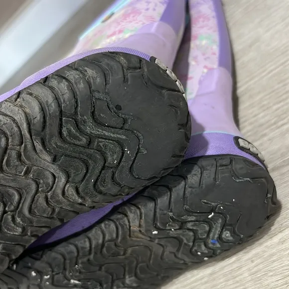 Bogs tie dye splatter rain boots in purple 3Y