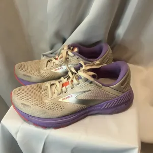 Brooks Adrenaline GTS 22 Women's Running Shoes - Cream and Purple