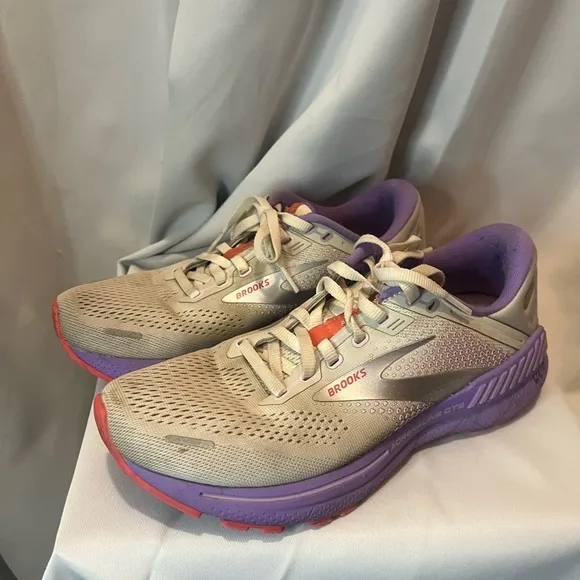 Brooks Adrenaline GTS 22 Women's Running Shoes - Cream and Purple