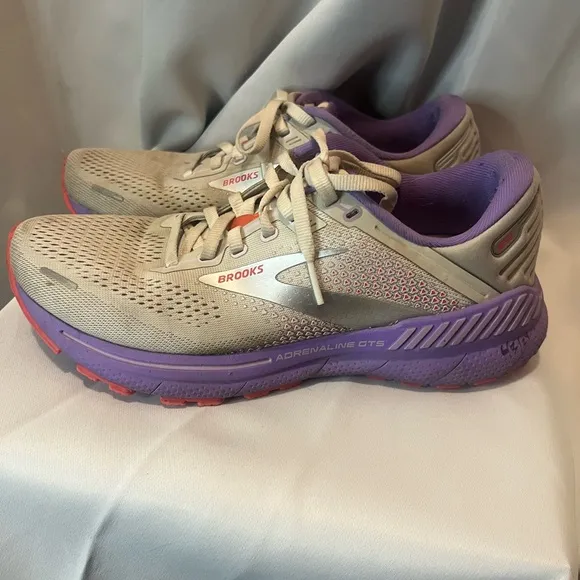 Brooks Adrenaline GTS 22 Women's Running Shoes - Cream and Purple