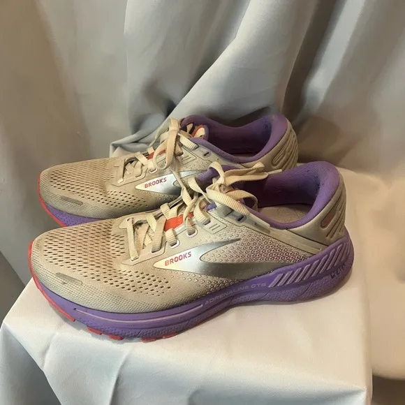 Brooks Adrenaline GTS 22 Women's Running Shoes - Cream and Purple