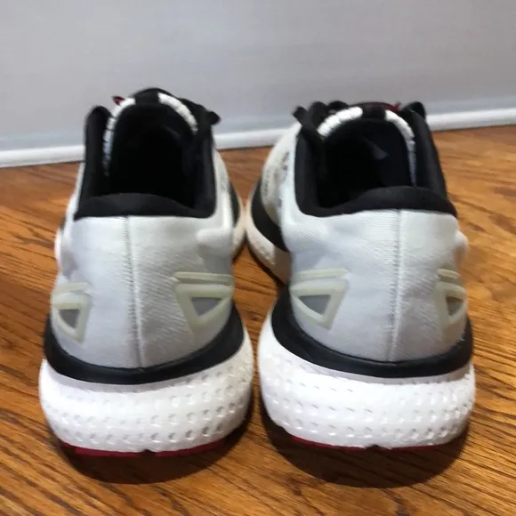 Brooks Glycerin 19 White Black Red Size 9.5 Men’s Athletic Shoes