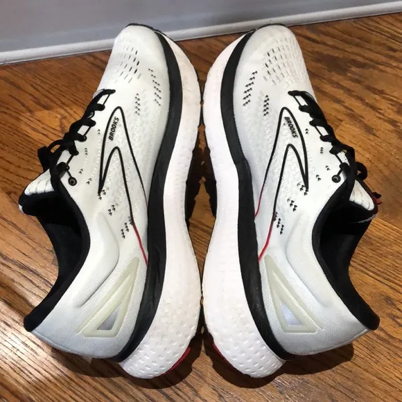 Brooks Glycerin 19 White Black Red Size 9.5 Men’s Athletic Shoes