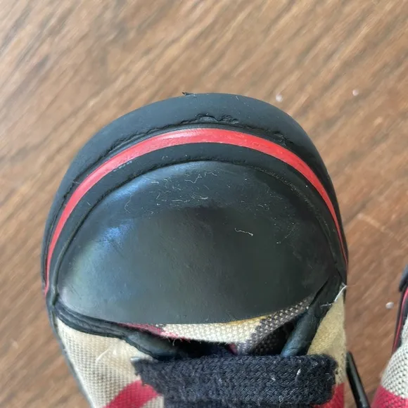 Burberry canvas plaid tennis shoes size 8 toddler