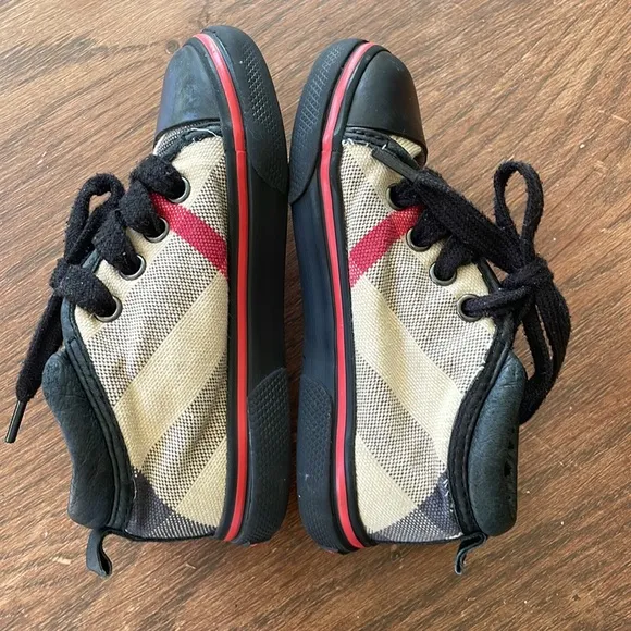 Burberry canvas plaid tennis shoes size 8 toddler
