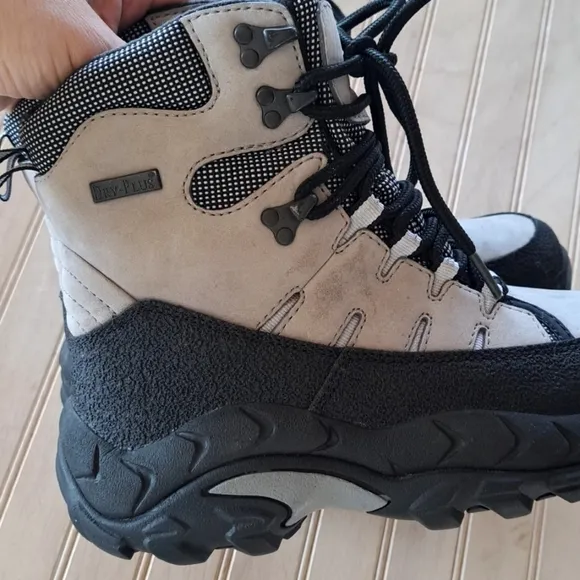 Cabela's Dry Plus 83-0235 Thinsulate Ultra Insulation Hiking Boots Womens Size5D