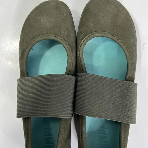 Camper Girls Olive Green Slip-On Mary Jane’s, excellent condition. Size 38/7