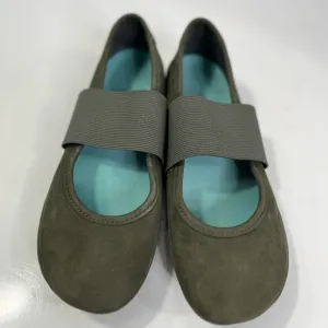 Camper Girls Olive Green Slip-On Mary Jane’s, excellent condition. Size 38/7