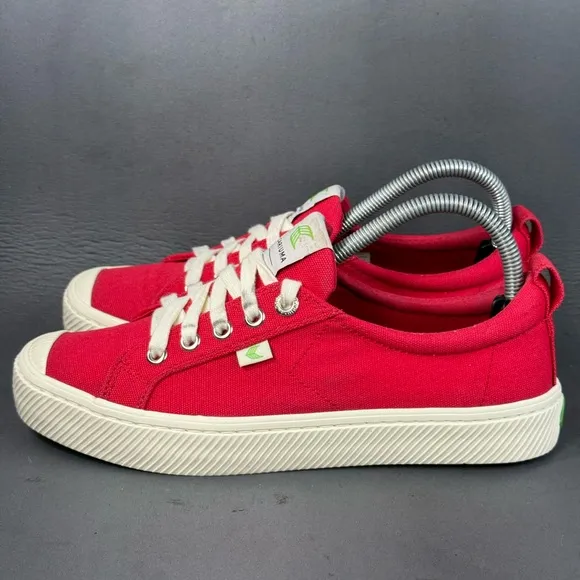 Cariuma OCA Low red canvas sneaker shoes womens size 8
