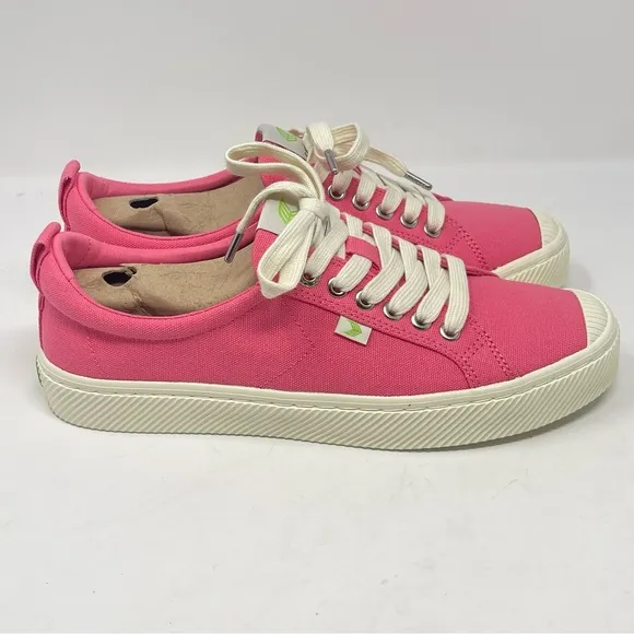 Cariuma OCA Low Shoes Womens 10 Mens 8.5 Pink Lemonade Canvas Lace Up Sneakers