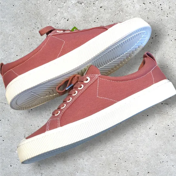 CARIUMA   Pantone Rose Low Profile Canvas Sneakers Tennis Shoes Women's 9.5