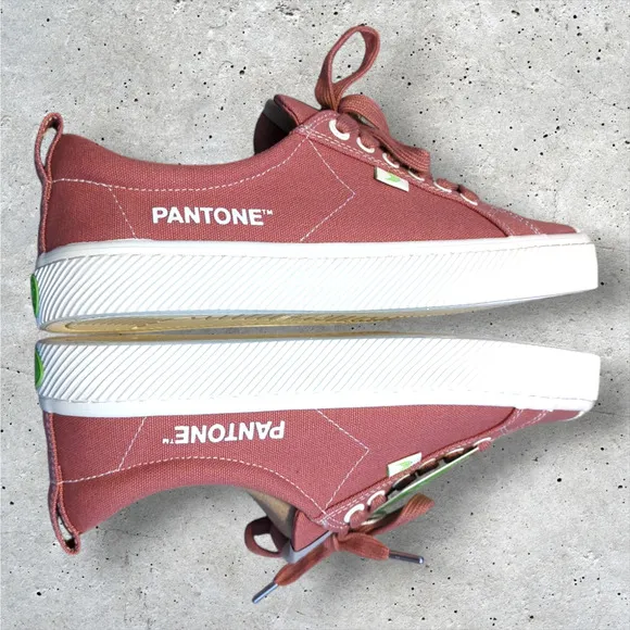 CARIUMA   Pantone Rose Low Profile Canvas Sneakers Tennis Shoes Women's 9.5