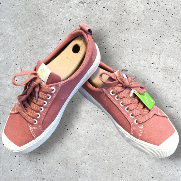 CARIUMA   Pantone Rose Low Profile Canvas Sneakers Tennis Shoes Women's 9.5