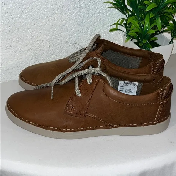 Clarks Brown Boat Shoes with Leather Upper and Low-Profile Design
