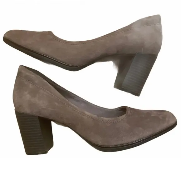 Clarks Grey (Taupe) &quot;Araya Moon&quot; Suede Pumps Block Heel Size 9M