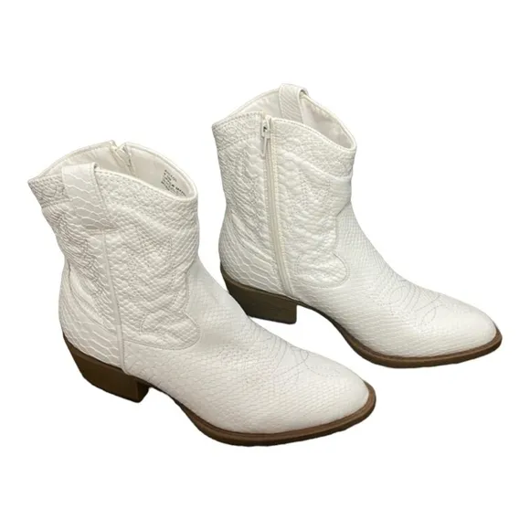COCONUTS BY MATISSE Free People Short White Vegan Leather Cowboy Boot Size 10