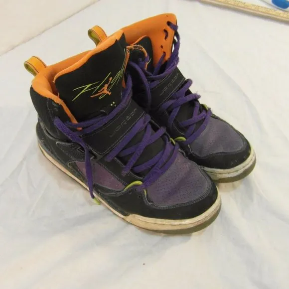 COLLECTIBLE RARE KIDS AIR JORDAN 2012 FLIGHT 45 BASKETBALL SHOES 7 NM30535