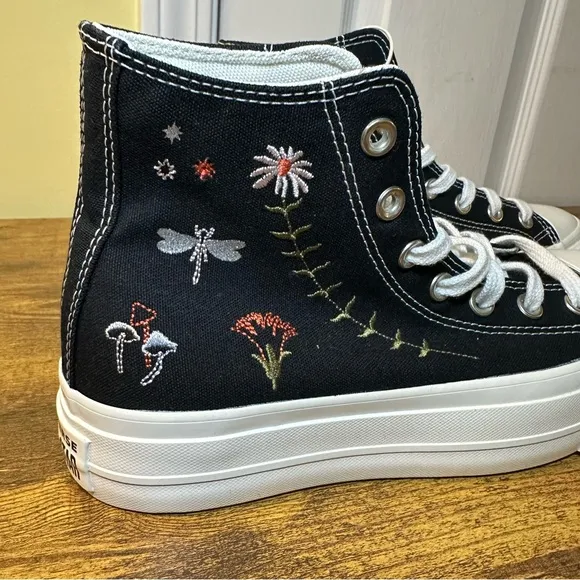 Converse Women's Chuck Taylor All Star Lift Sneakers Enchanted Embroider Size 8