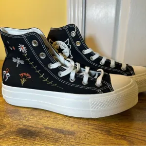 Converse Women's Chuck Taylor All Star Lift Sneakers Enchanted Embroider Size 8