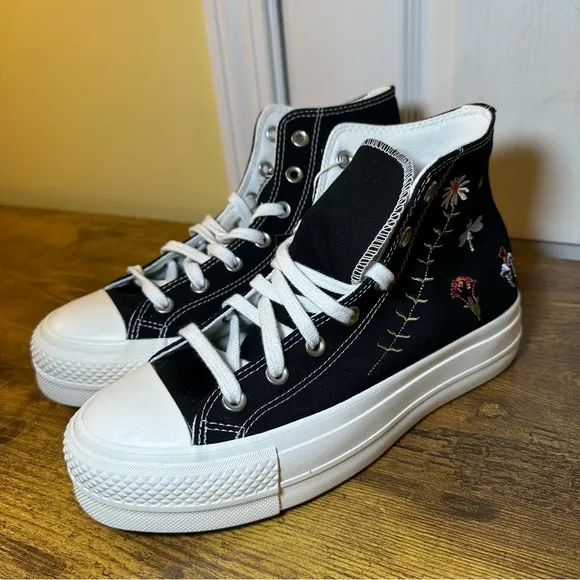 Converse Women's Chuck Taylor All Star Lift Sneakers Enchanted Embroider Size 8
