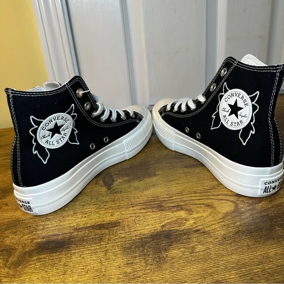 Converse Women's Chuck Taylor All Star Lift Sneakers Enchanted Embroider Size 8