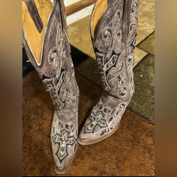 Corral Scarlett Cowboy\ Cowgirl Boot - Western boots with crosses &amp; sequin inlay