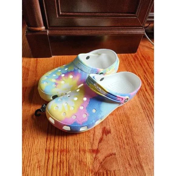 Crocs Classic Tie Dye Graphic Clogs Mens 12 Waterproof Shoes 205453-94S NEW