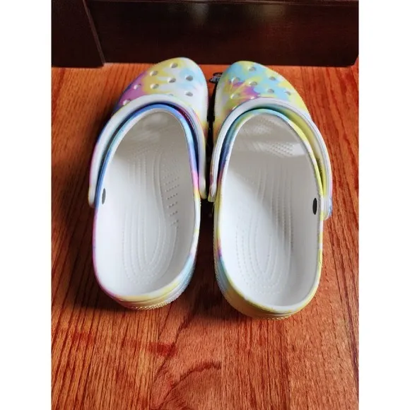 Crocs Classic Tie Dye Graphic Clogs Mens 12 Waterproof Shoes 205453-94S NEW