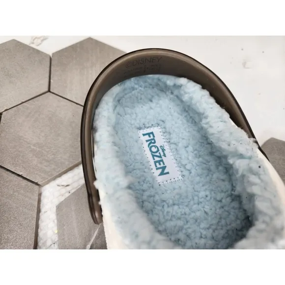 Crocs Kids' Sz 6 Disney Frozen Olaf Lined Sherpa Warm Classic Clog Big kid J6