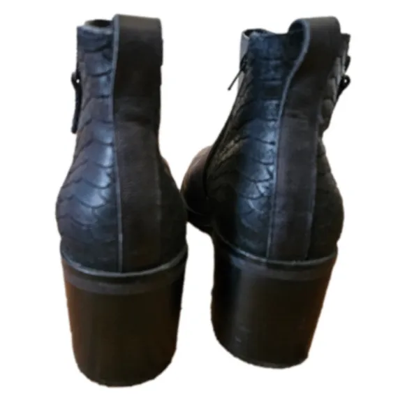 Crown Vintage Black Leather Scale Detail Zip-up Square Heeled Booties-Size 9.5