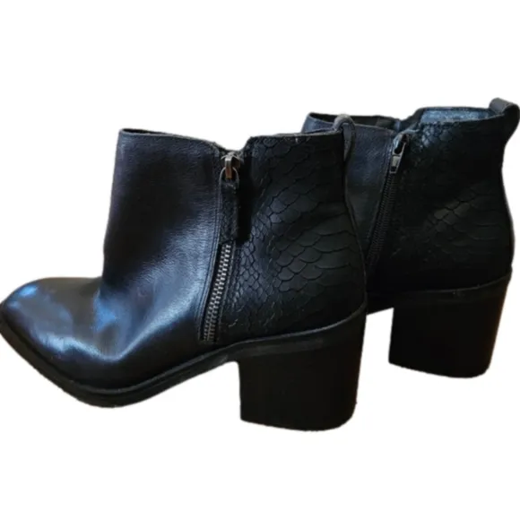 Crown Vintage Black Leather Scale Detail Zip-up Square Heeled Booties-Size 9.5