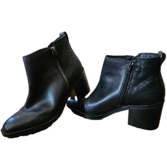 Crown Vintage Black Leather Scale Detail Zip-up Square Heeled Booties-Size 9.5