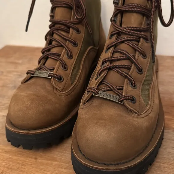 Danner Light II - Women’s Size 7 - Brown - Worn Once