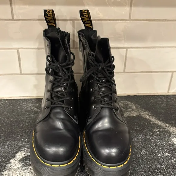 Dr. Martens Jadon Smooth Leather Platform Black Boots – Men’s 10 / Women’s 11