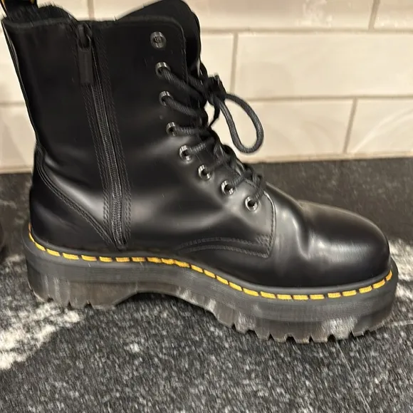 Dr. Martens Jadon Smooth Leather Platform Black Boots – Men’s 10 / Women’s 11