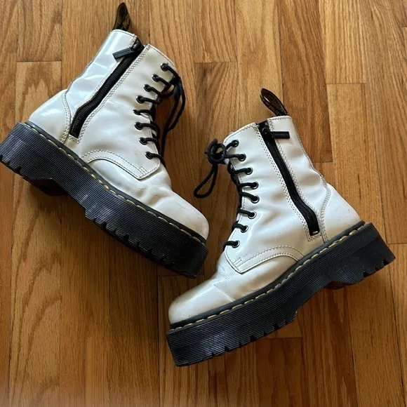 Dr Martens sz 6 white Jadon patent leather lace up boots w/ slight platform sole