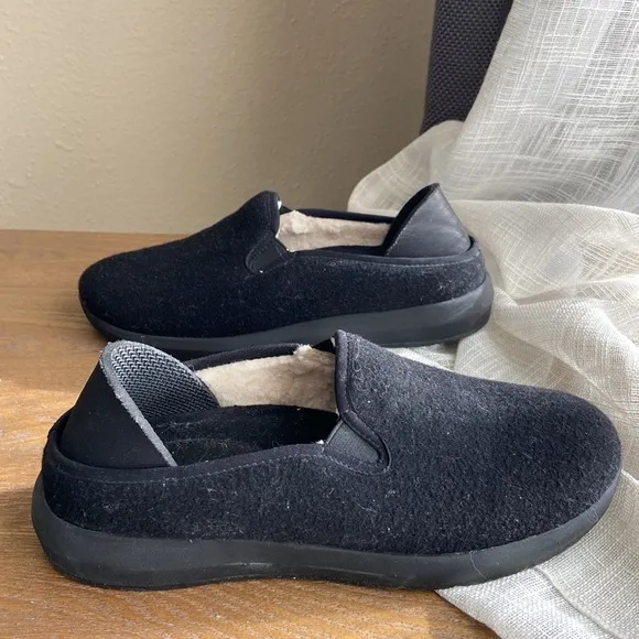 Earth Shoes, Sherpa lining, felt outer finish.