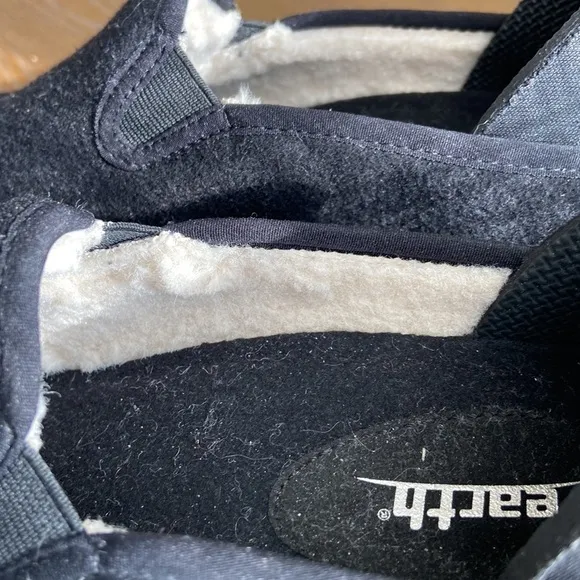 Earth Shoes, Sherpa lining, felt outer finish.