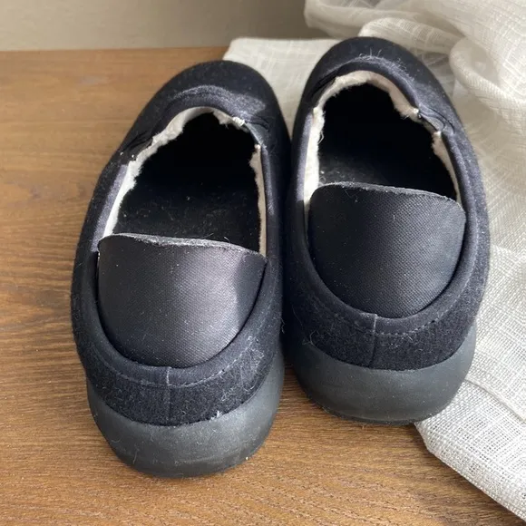 Earth Shoes, Sherpa lining, felt outer finish.