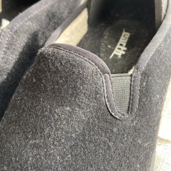 Earth Shoes, Sherpa lining, felt outer finish.