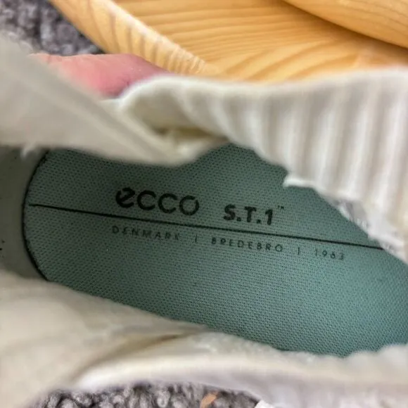 Ecco ST.1 Lite Mid Cut Shoe Womens 8 Yak Leather White Eggshell Sneakers