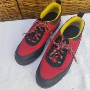 Eddie Bauer Hiking shoes 9.5‎