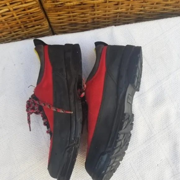 Eddie Bauer Hiking shoes 9.5‎