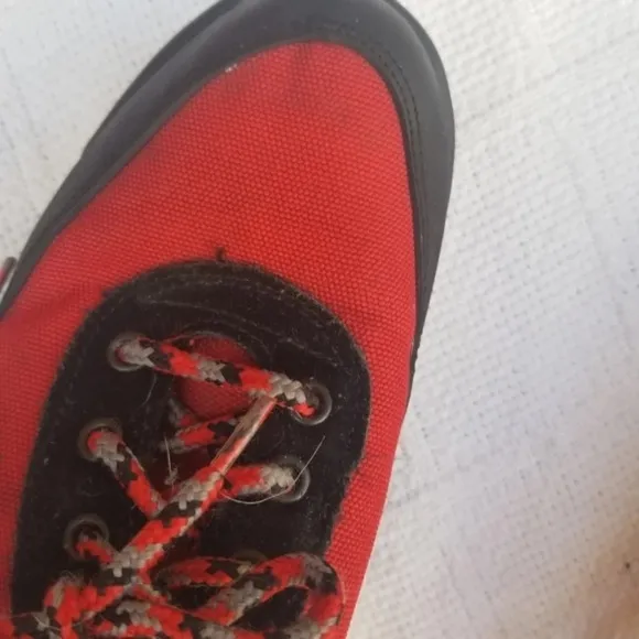 Eddie Bauer Hiking shoes 9.5‎