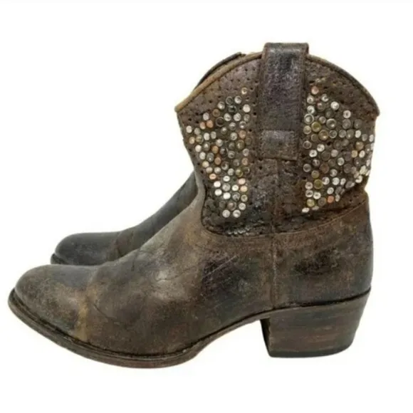EUC Frye Deborah Distressed Leather Metallic Studded Short Western Boots Size 7