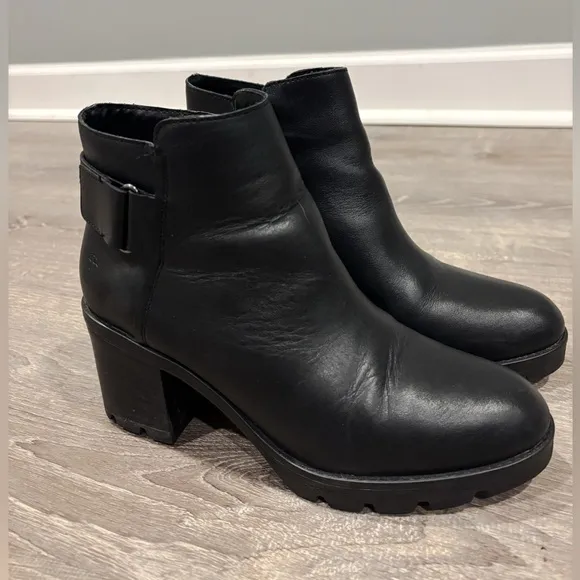 EUC (worn twice): The Naturalizer® Verney Weatherproof Bootie in Black - Size 9M