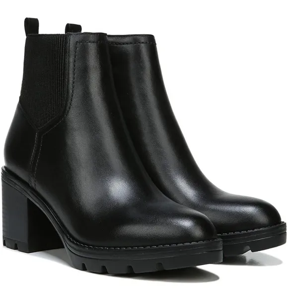 EUC (worn twice): The Naturalizer® Verney Weatherproof Bootie in Black - Size 9M