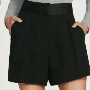 Frame “Tux Short” Noir Size 10 New With Tags!