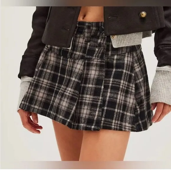 Free People Serena Micro Skort Plaid High Rise Relaxed A Line Black Sz 4 NEW